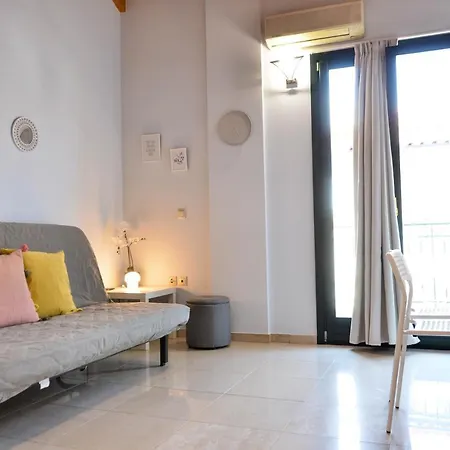 Apartment Centrally For 3
